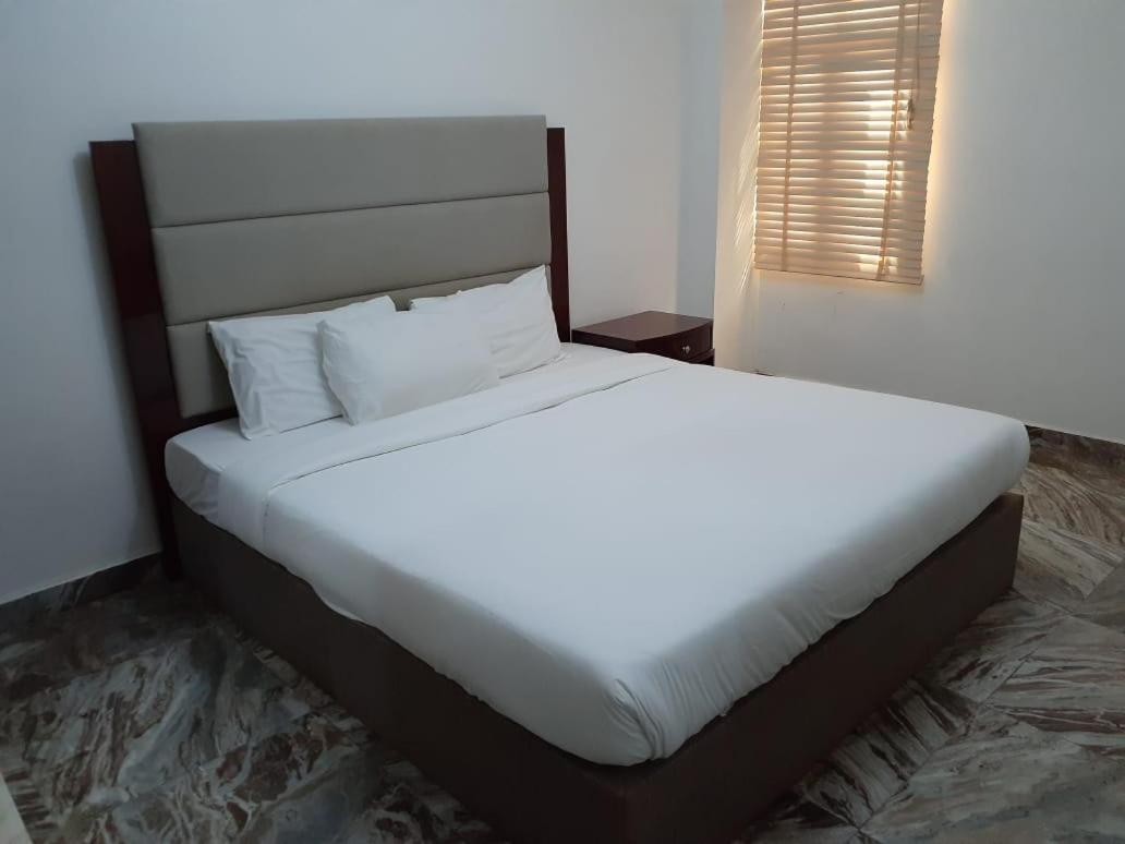 Royal Suite Hotel Apartments Al Huwayl 외부 사진