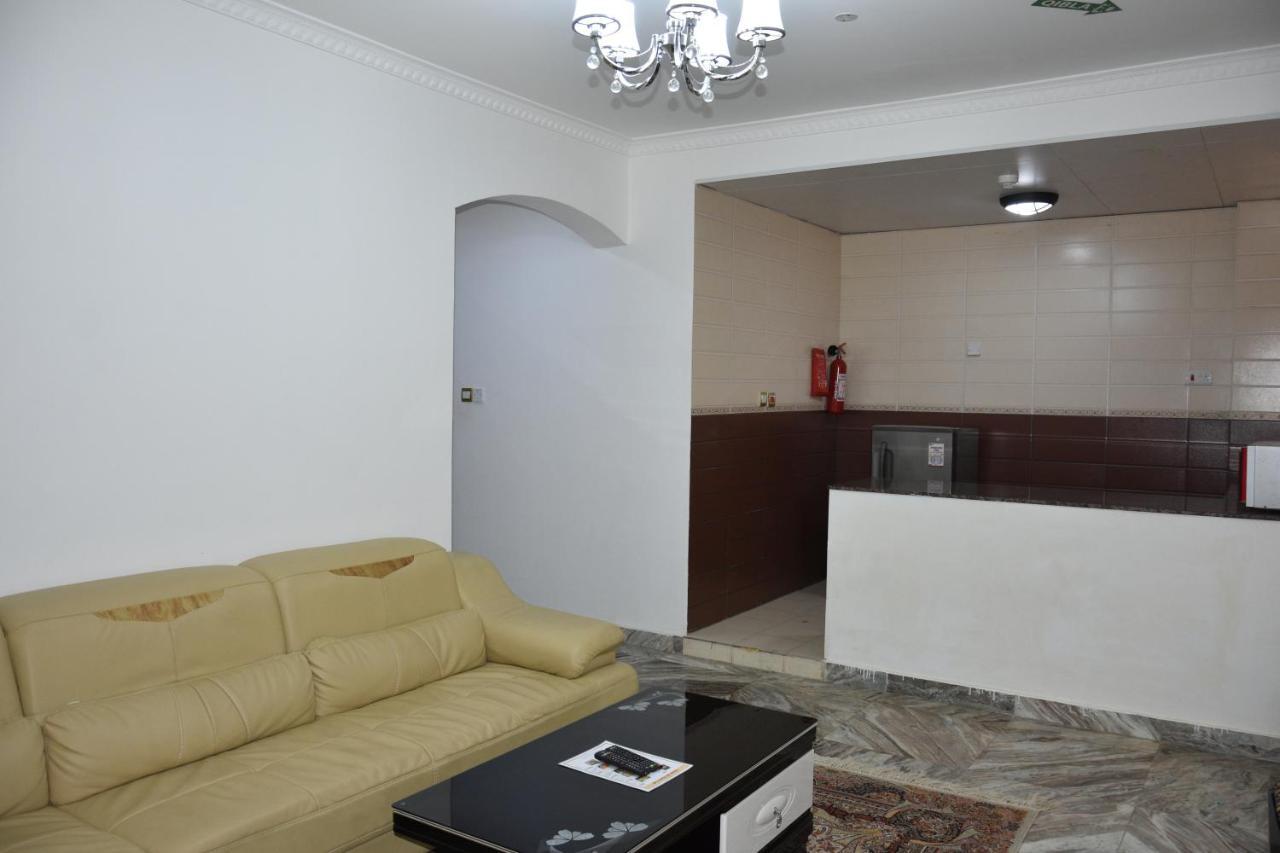 Royal Suite Hotel Apartments Al Huwayl 외부 사진