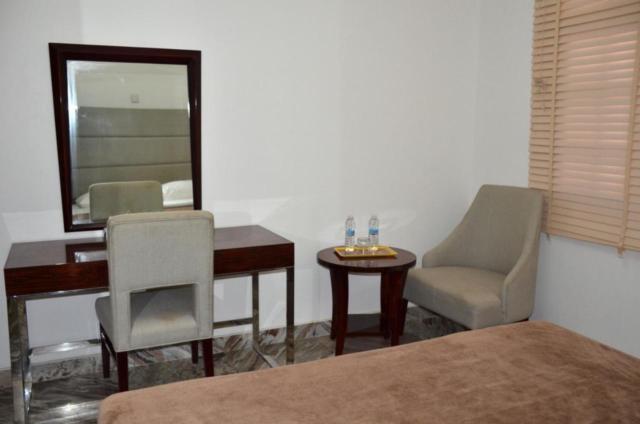 Royal Suite Hotel Apartments Al Huwayl 외부 사진